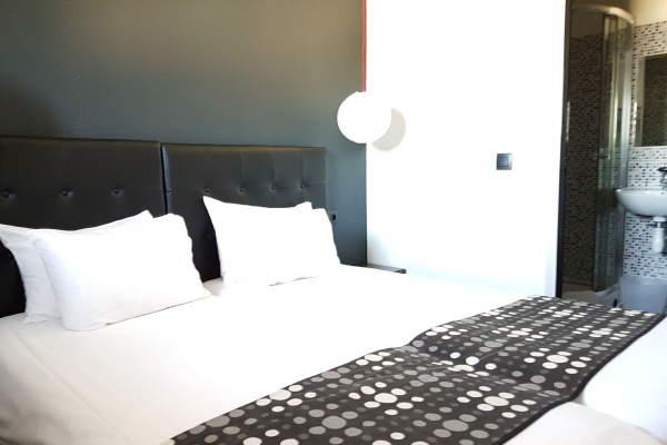 Best Hotel Baillet en France La Croix Verte